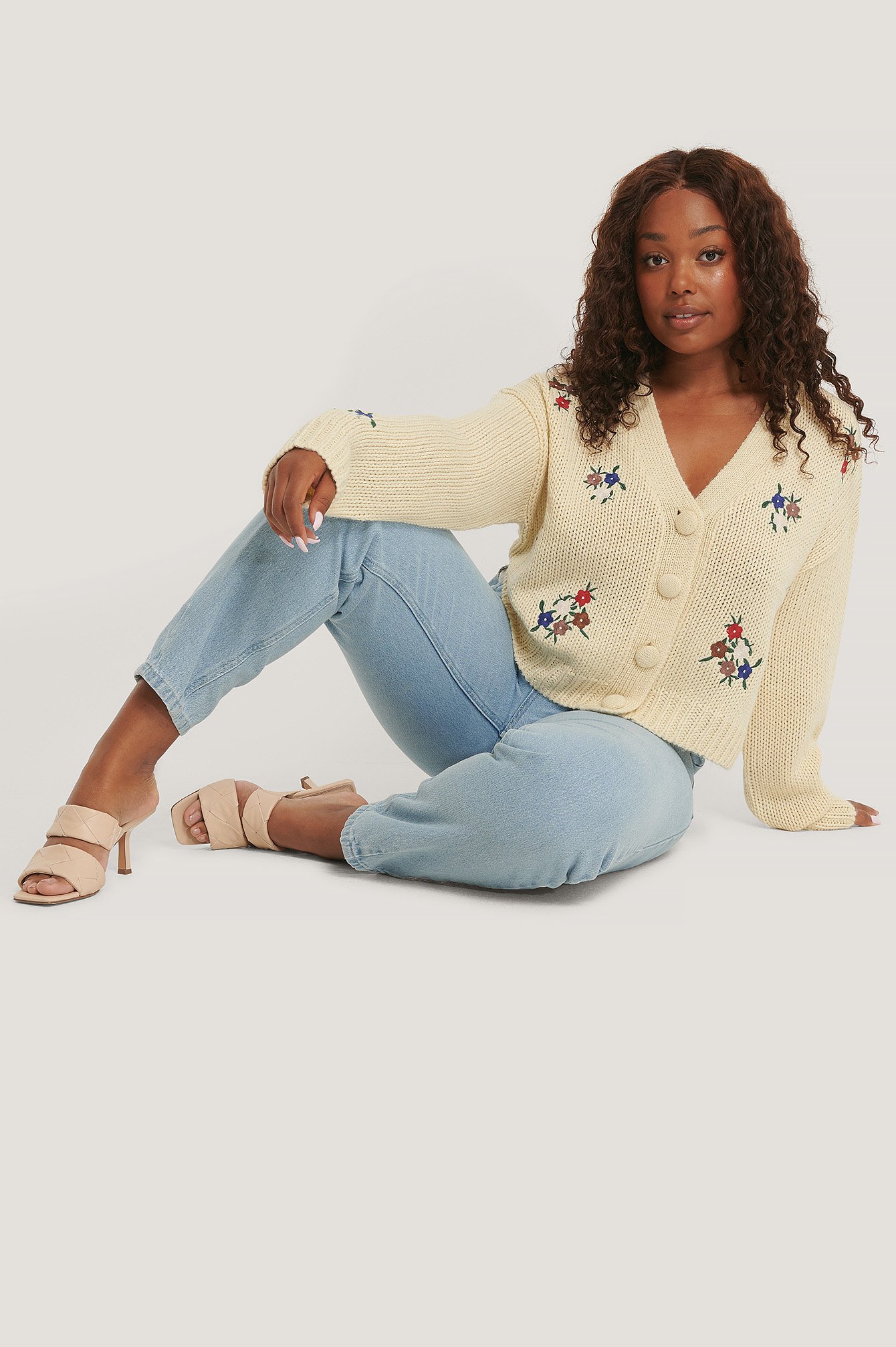 white knitted cropped cardigan