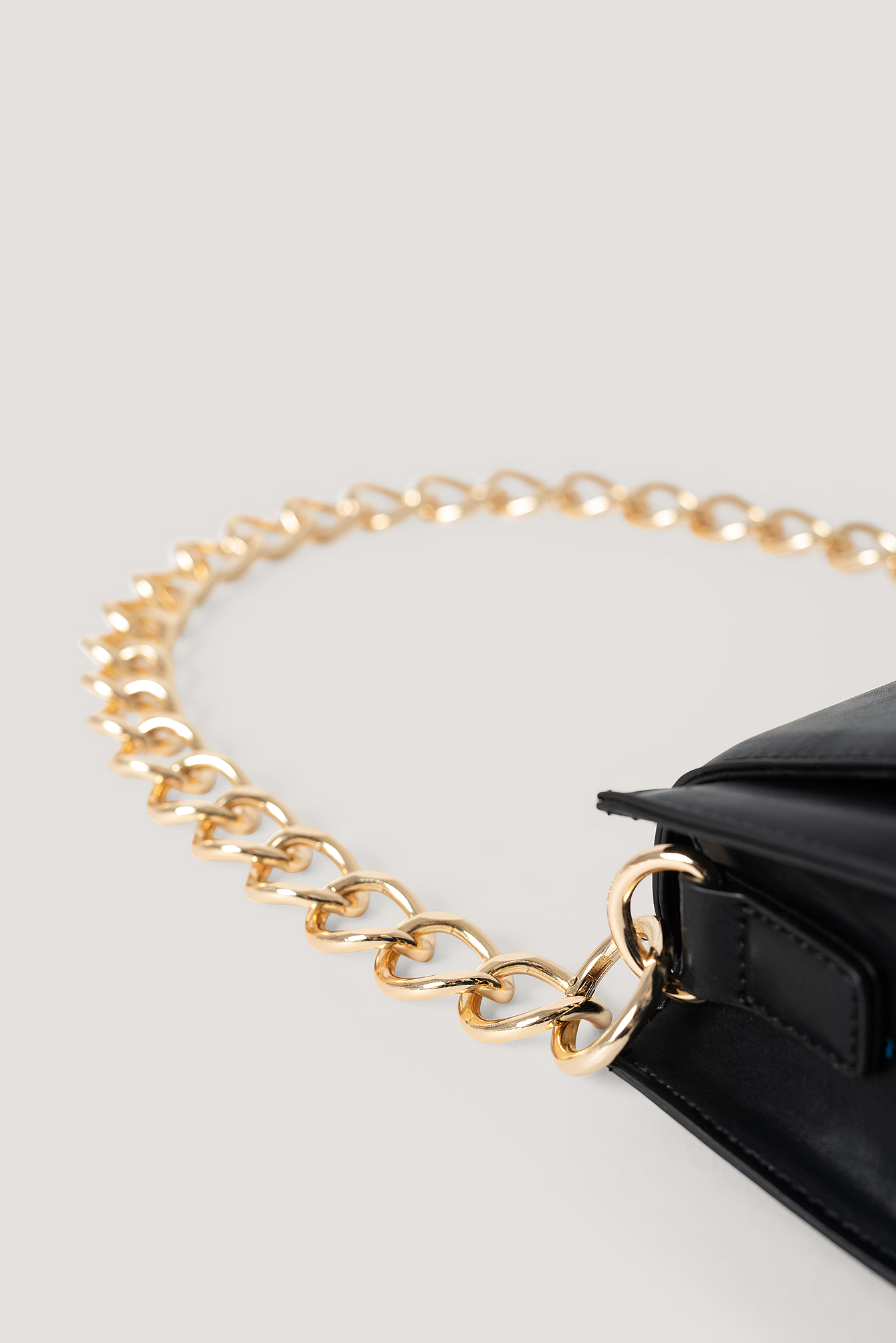 gold chunky chain bag